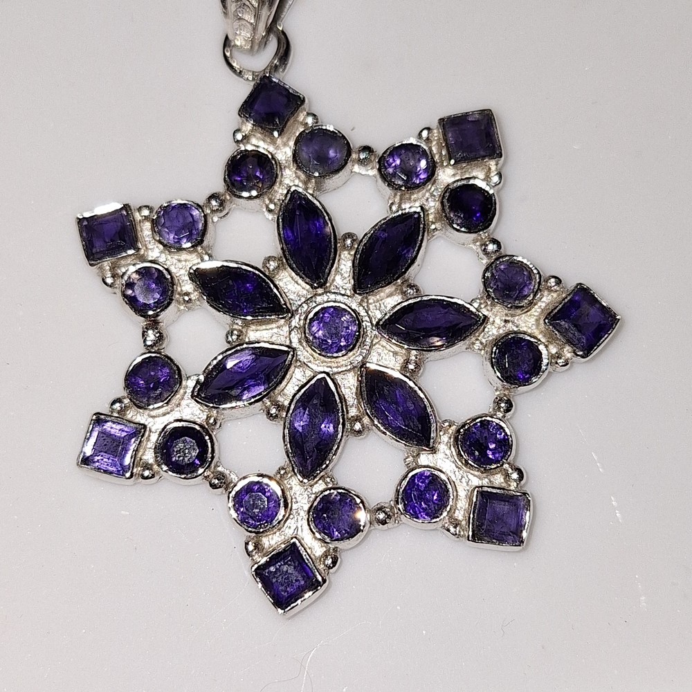 Elegant Silver and Purpletanzanite Snowflake Pendent